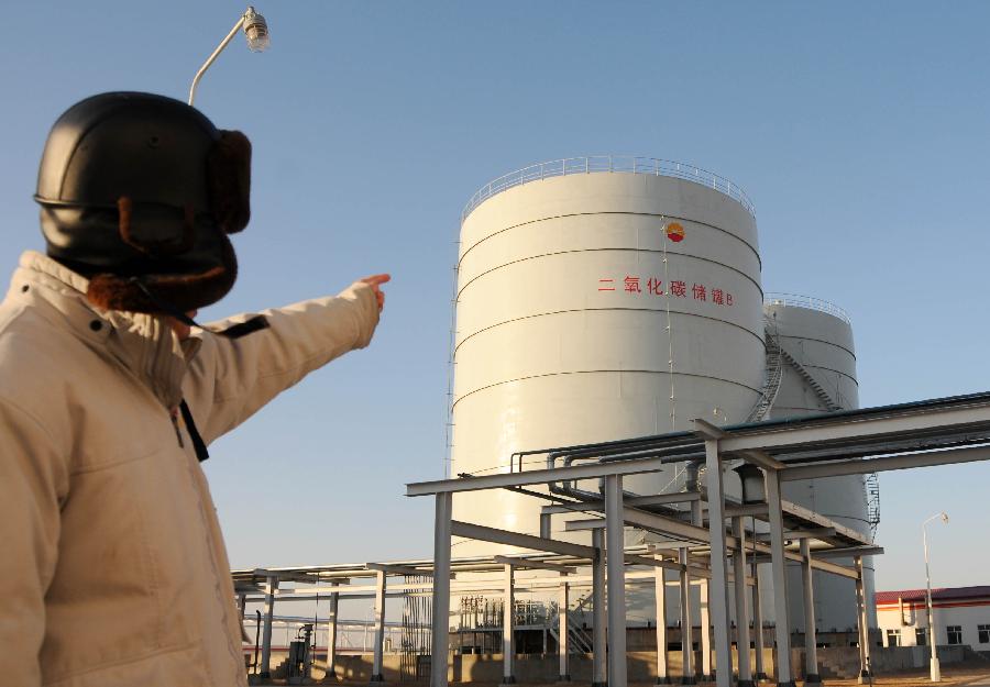 （經(jīng)濟(jì)）（1）中國石油規(guī)?；瘧?yīng)用碳埋存與驅(qū)油技術(shù)實現(xiàn)減排增產(chǎn)