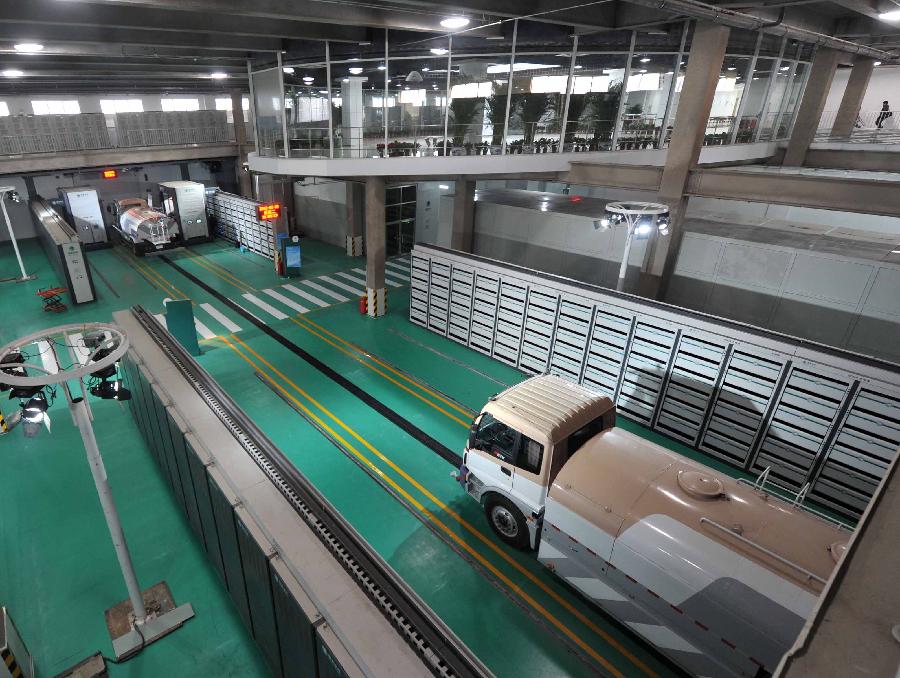 （新華直擊）（3）探秘國內(nèi)最大電動汽車充換電站